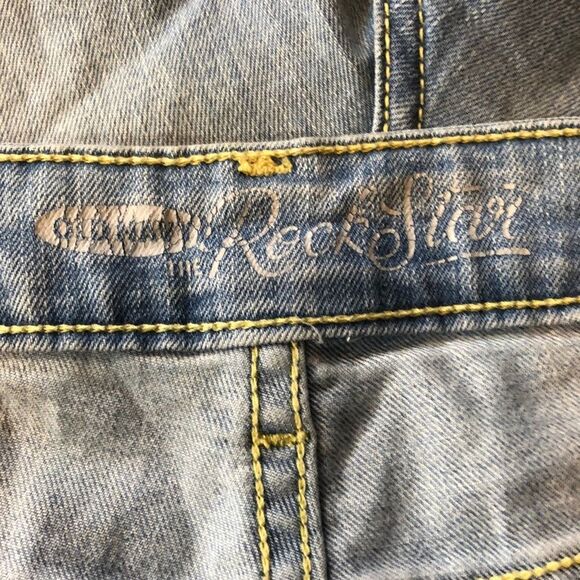 Old Navy Rock Star Distressed Light Wash Jeans 8 - Picture 12 of 16